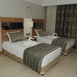 Hotel Cherry Garden &
