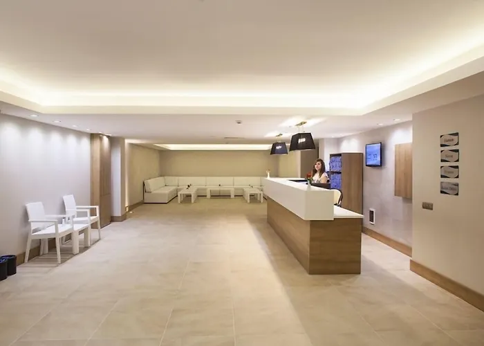 Hotel Cherry Garden &