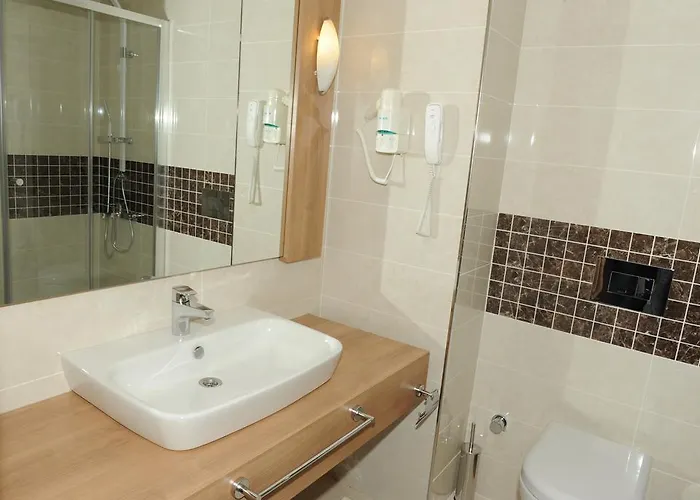 Hotel Cherry Garden &